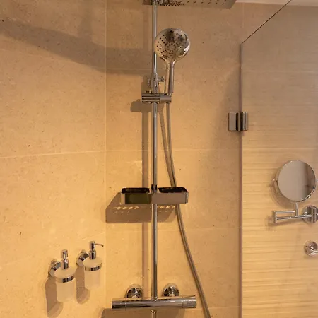 Elegant, Comfortable Penthouse With Scenic Views 아파트 라오로타바