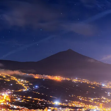 Elegant, Comfortable Penthouse With Scenic Views ラ・オロタバ