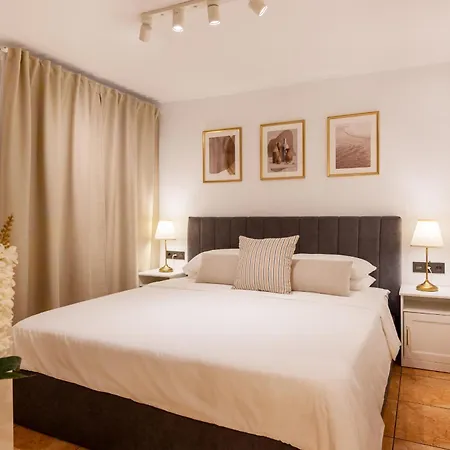 Elegant, Comfortable Penthouse With Scenic Views * 라오로타바