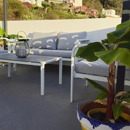 Elegant, Comfortable Penthouse With Scenic Views 아파트 *