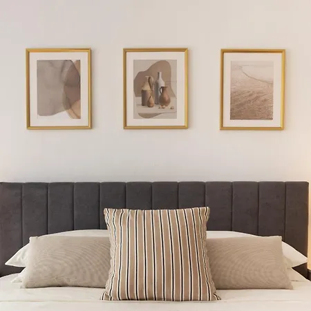 Elegant, Comfortable Penthouse With Scenic Views Appartamento
