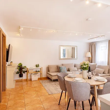 Elegant, Comfortable Penthouse With Scenic Views Appartamento *
